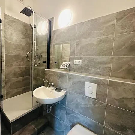 Lovely In Berlin4 برلين